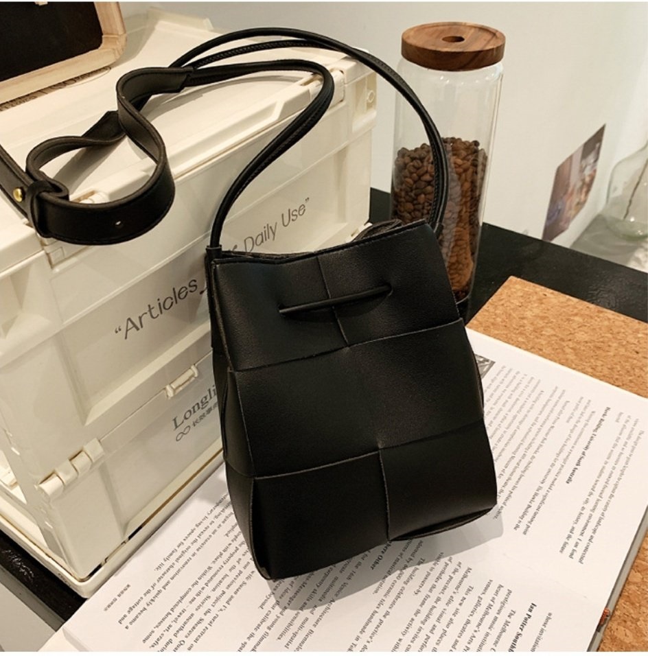 レザー調カラーショルダーバッグ | 詳細画像2