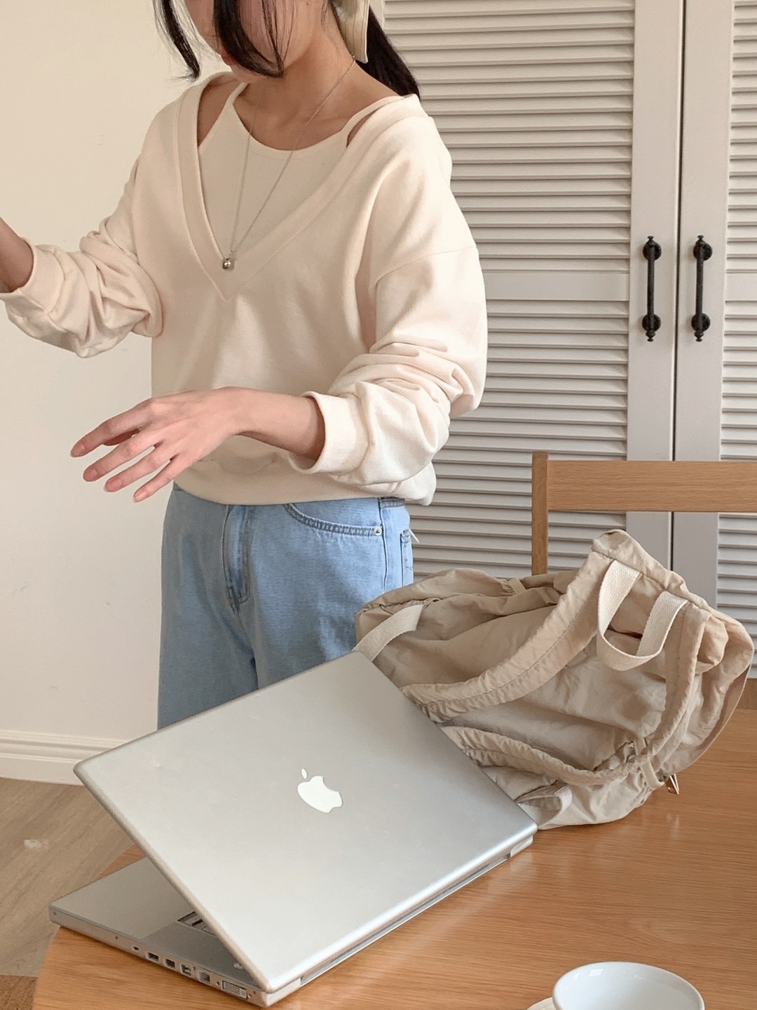 Vネッククロップドルーズ長袖レイヤード無地スウェット | 詳細画像4