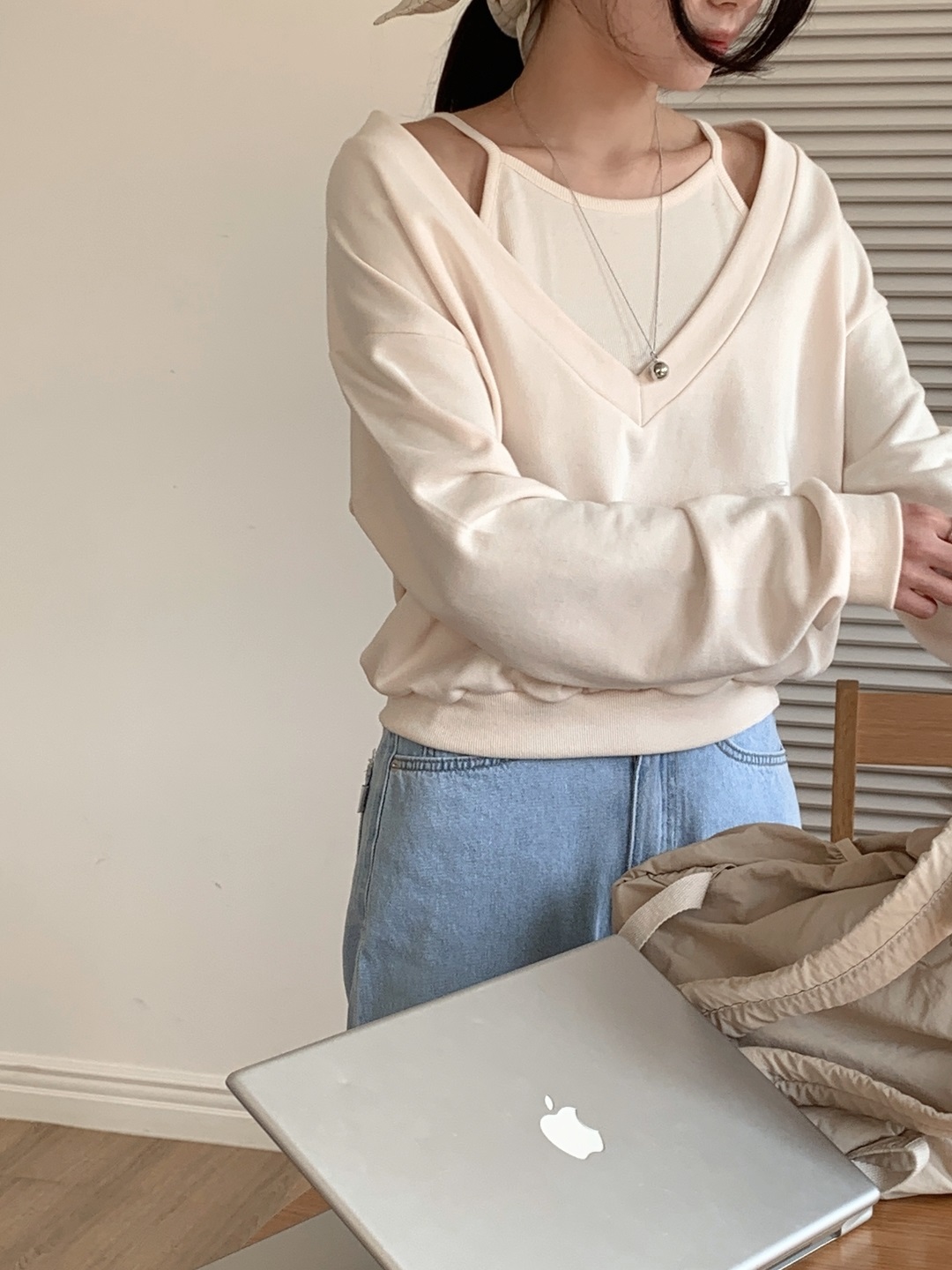 Vネッククロップドルーズ長袖レイヤード無地スウェット | 詳細画像5