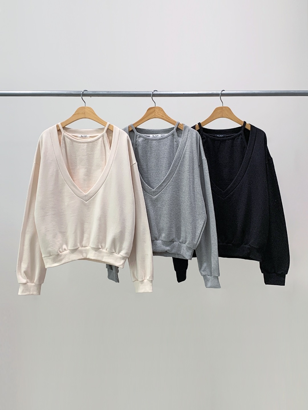 Vネッククロップドルーズ長袖レイヤード無地スウェット | 詳細画像16