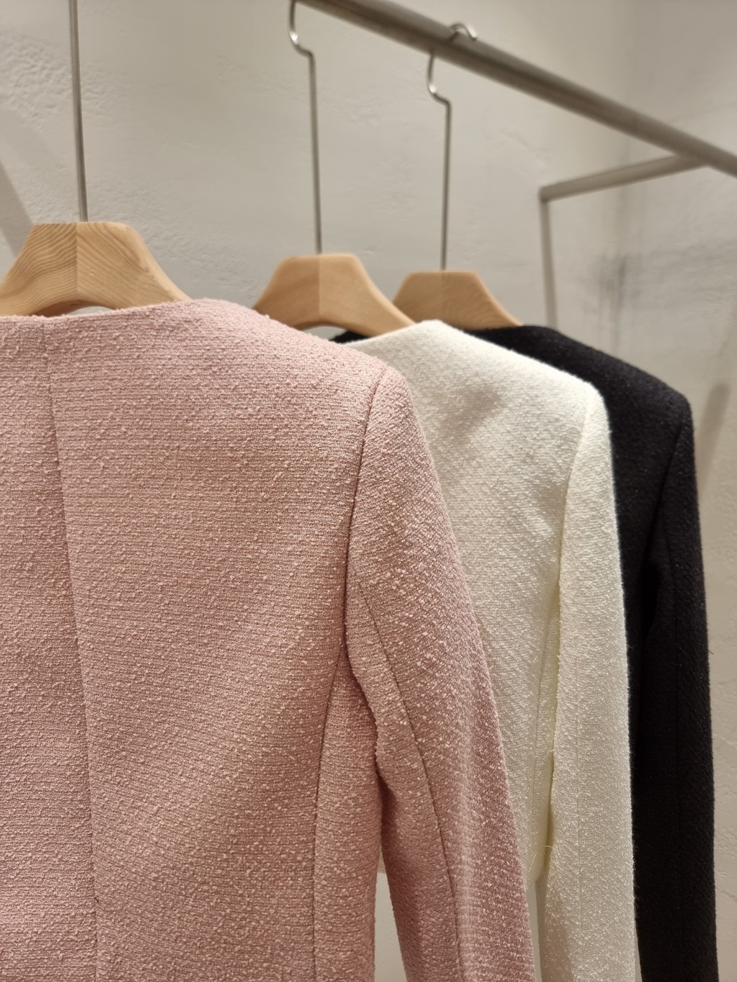 スクエアネック肩パッドラインクロップドロング長袖ビジューボタンフレアAライン無地ツーピース(トップス、ボトムス)スカートジャケット | 詳細画像24