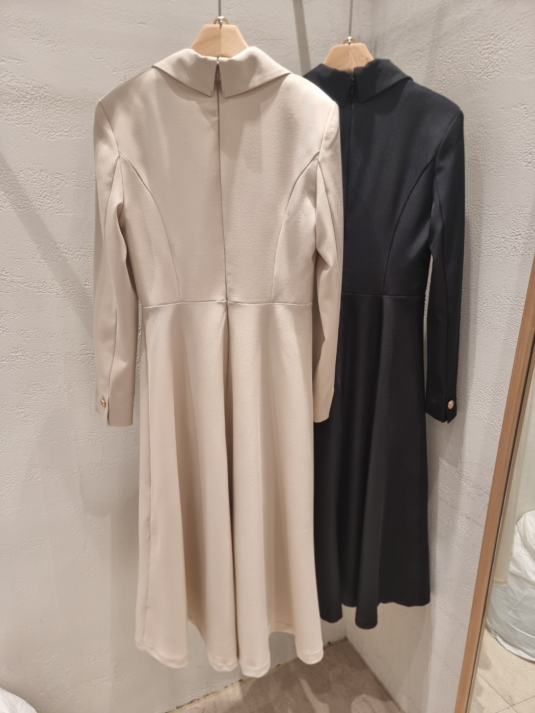 肩パッドオープンカラーラインラップ調ロング長袖フレアAライン無地ワンピースベルト付 | 詳細画像23