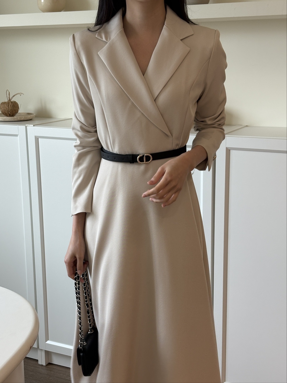 肩パッドオープンカラーラインラップ調ロング長袖フレアAライン無地ワンピースベルト付 | 詳細画像5