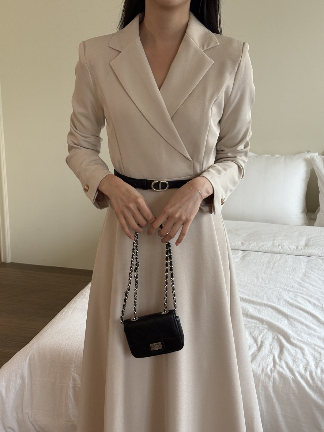 肩パッドオープンカラーラインラップ調ロング長袖フレアAライン無地ワンピースベルト付 | 詳細画像9