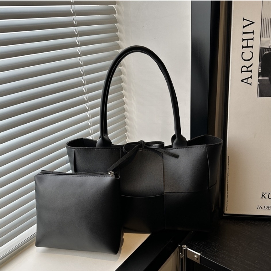 レザー調ストラップビッグトートバッグポーチ付 | 詳細画像11