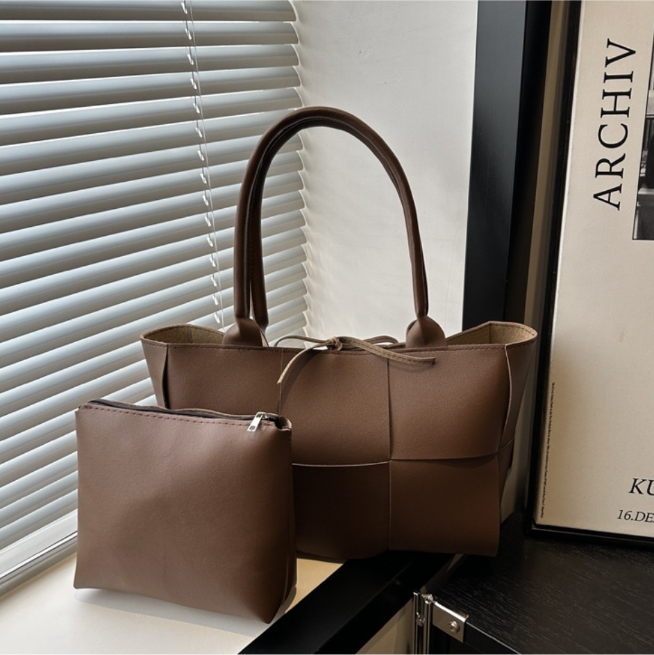 レザー調ストラップビッグトートバッグポーチ付 | 詳細画像12