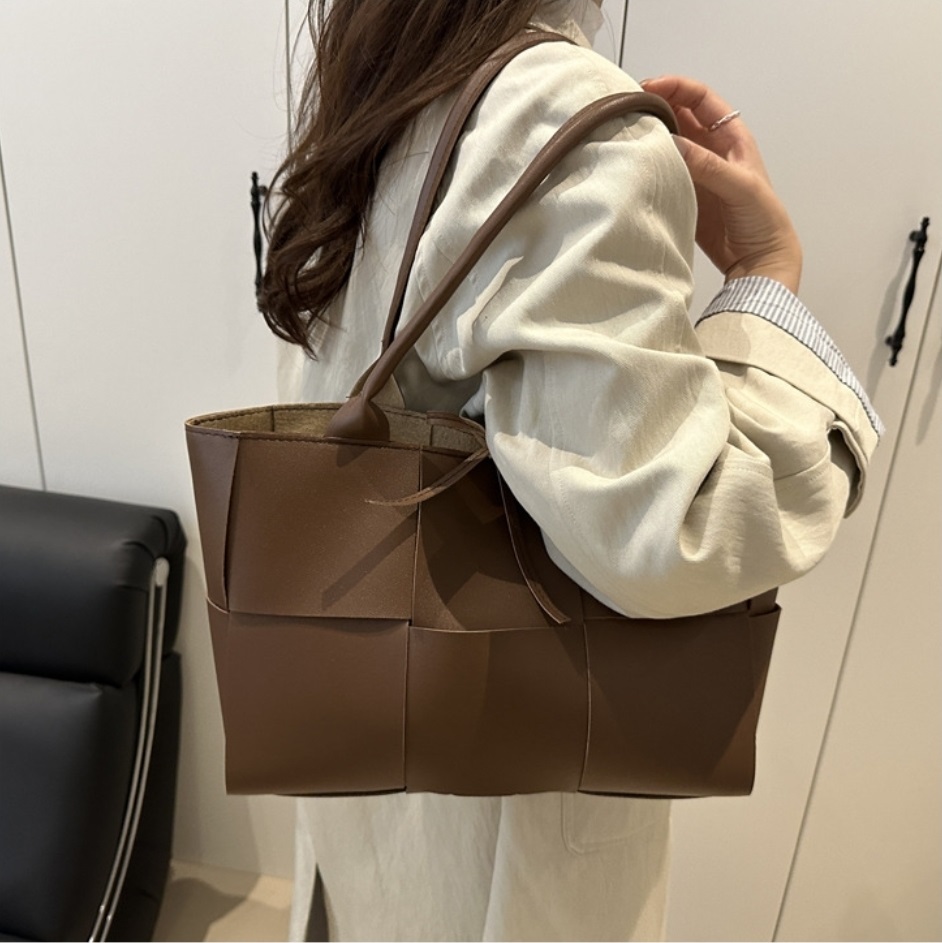 レザー調ストラップビッグトートバッグポーチ付 | 詳細画像4