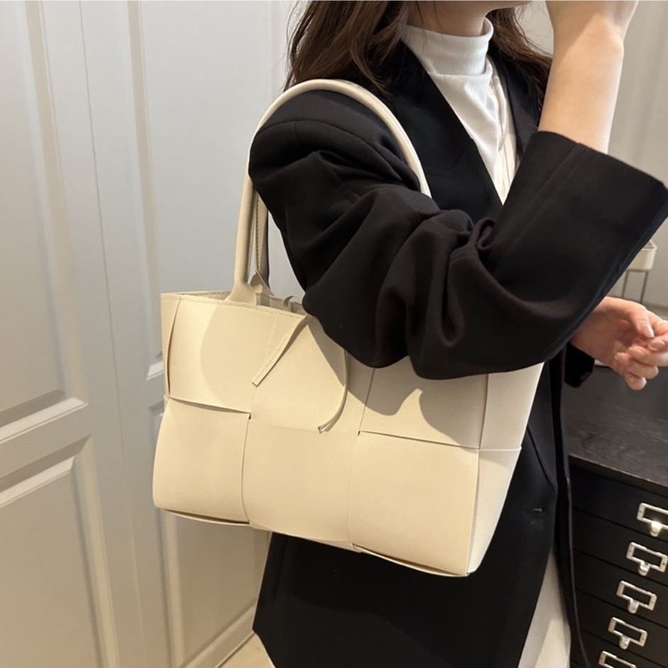 レザー調ストラップビッグトートバッグポーチ付 | 詳細画像5