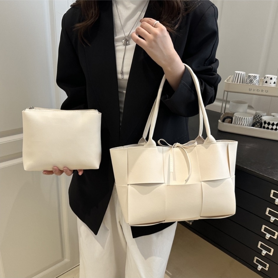 レザー調ストラップビッグトートバッグポーチ付 | 詳細画像6