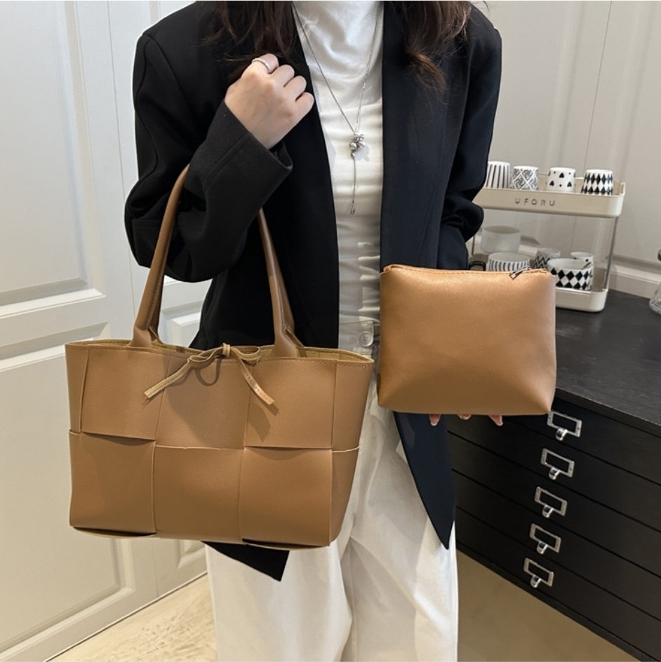 レザー調ストラップビッグトートバッグポーチ付 | 詳細画像7