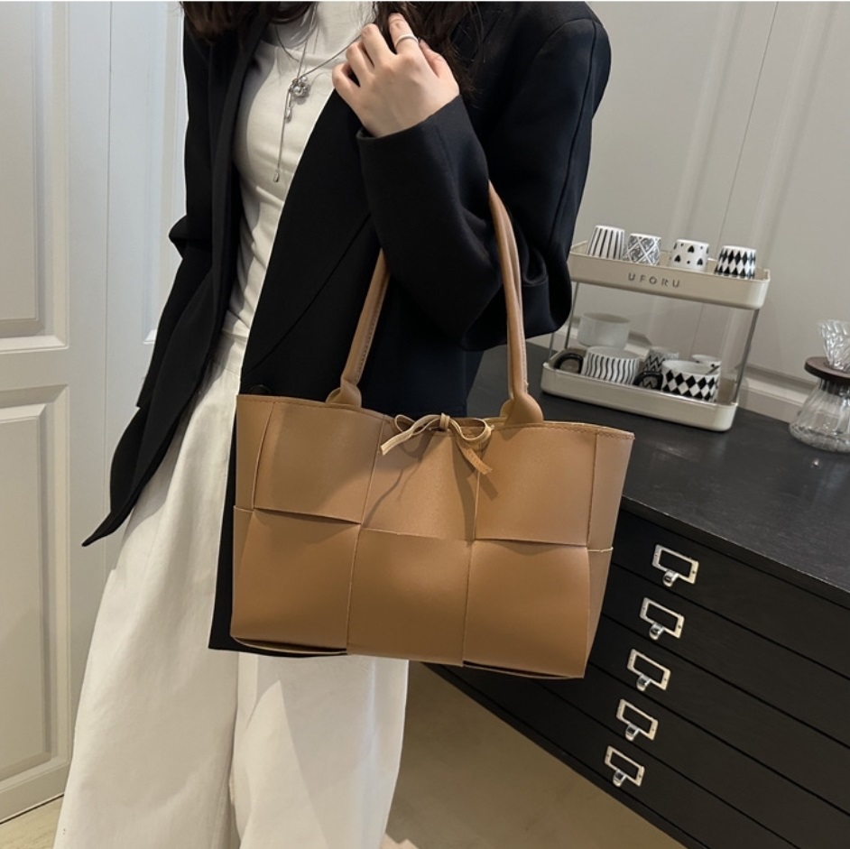 レザー調ストラップビッグトートバッグポーチ付 | 詳細画像8