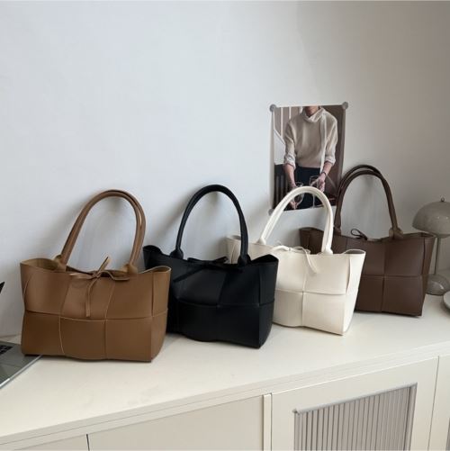 レザー調ストラップビッグトートバッグポーチ付 | 詳細画像9