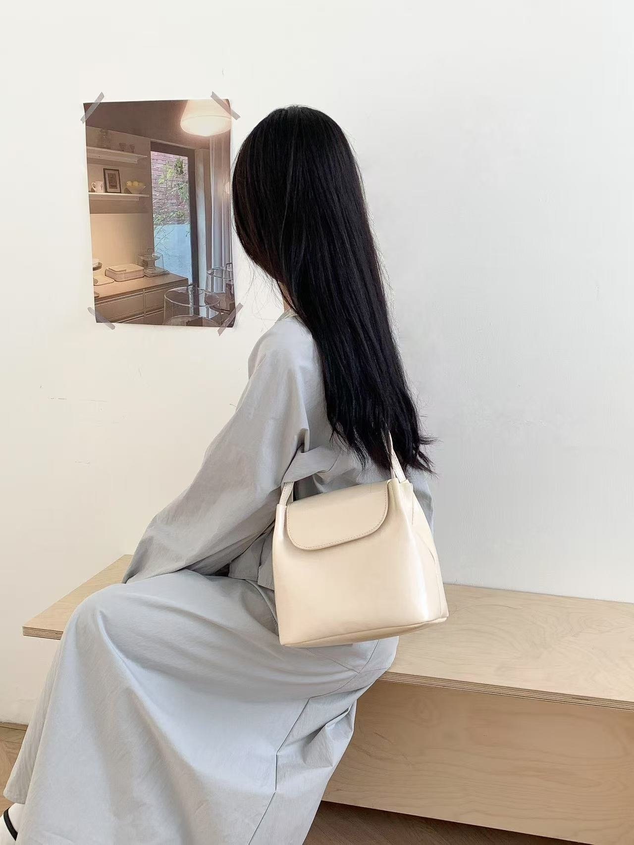 レザー調グロスマグネットボタン無地トートバッグ | 詳細画像5