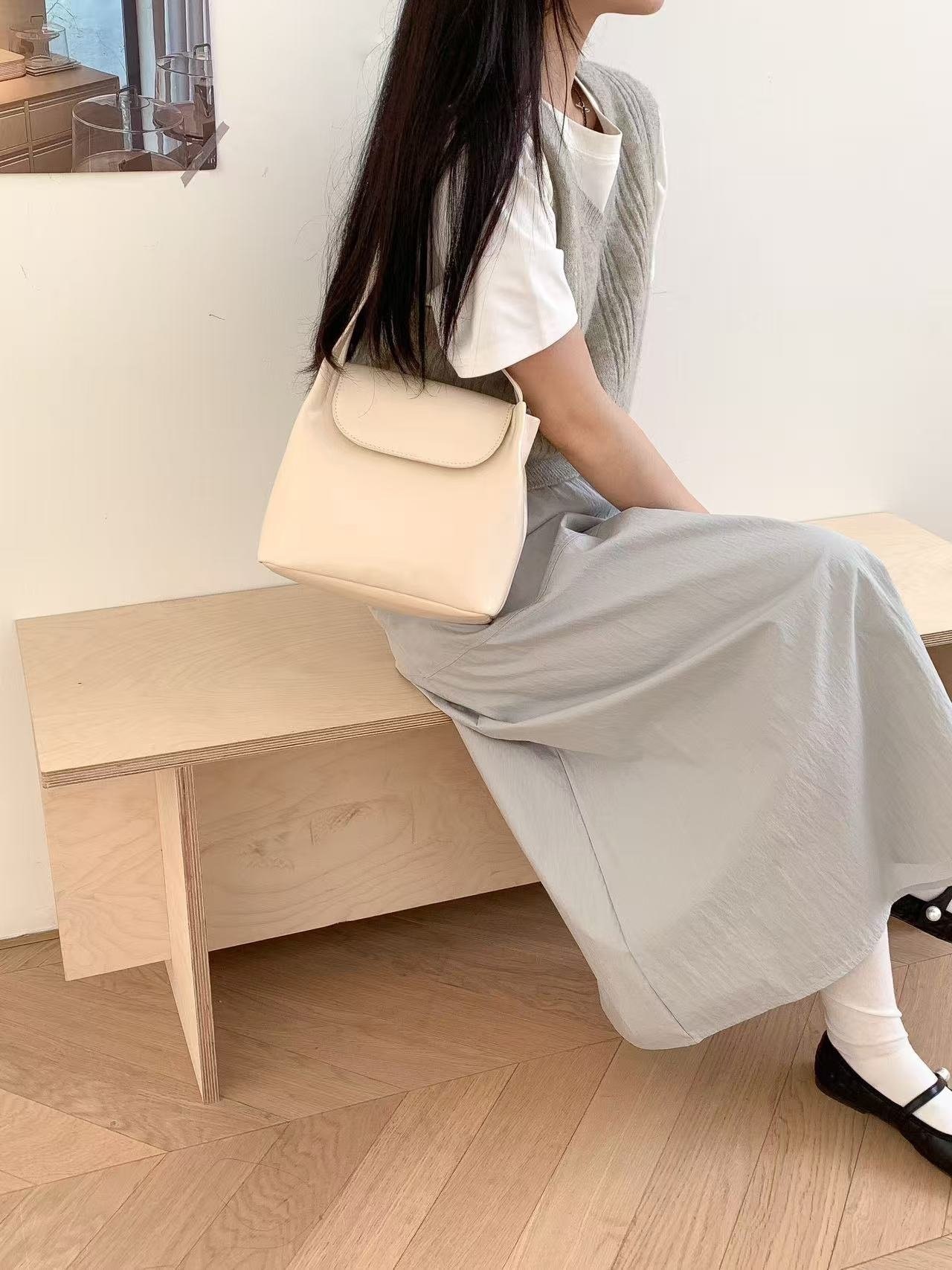 レザー調グロスマグネットボタン無地トートバッグ | 詳細画像7