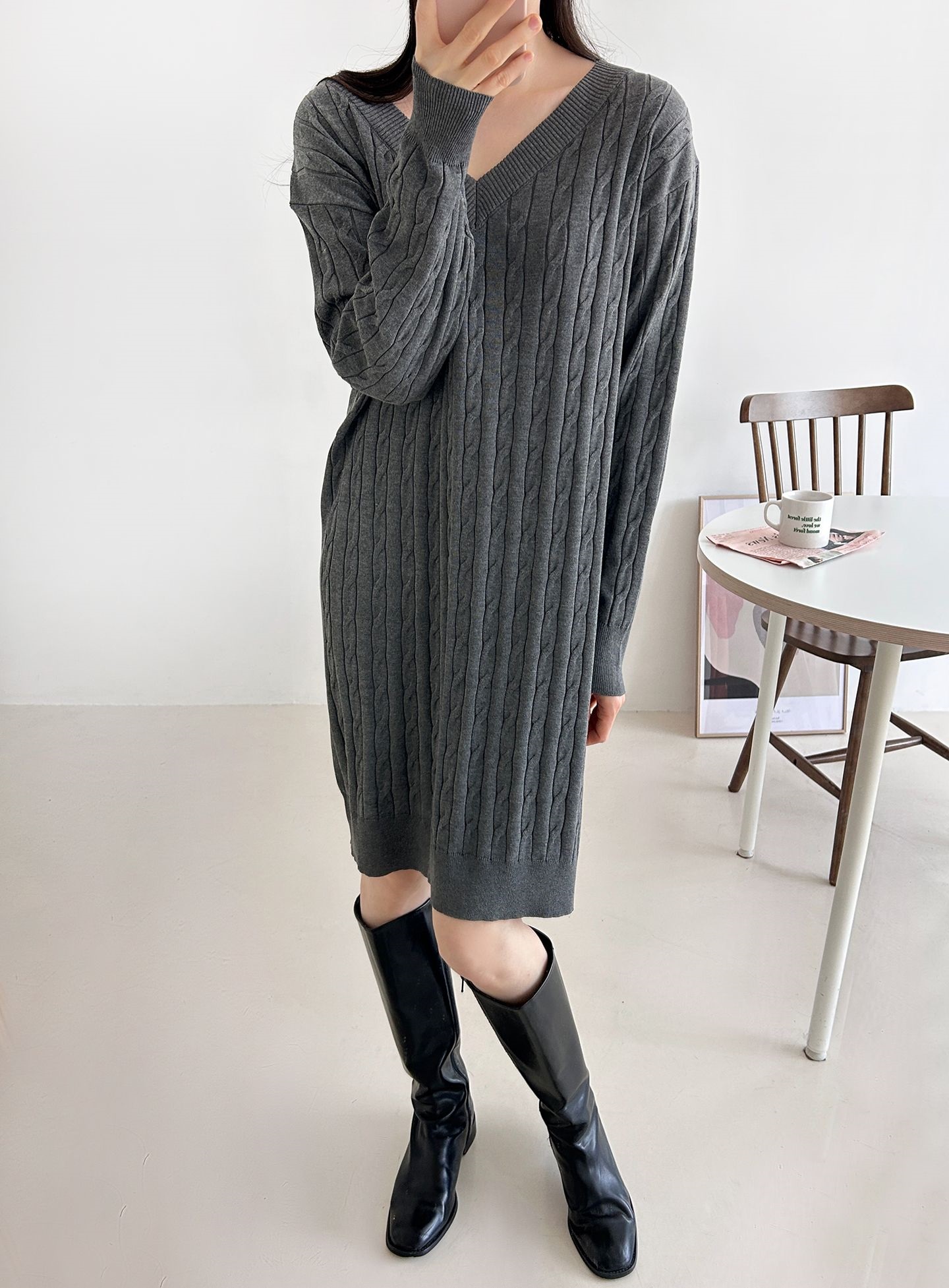 ニットVネックロング長袖ケーブルワンピース | 詳細画像9