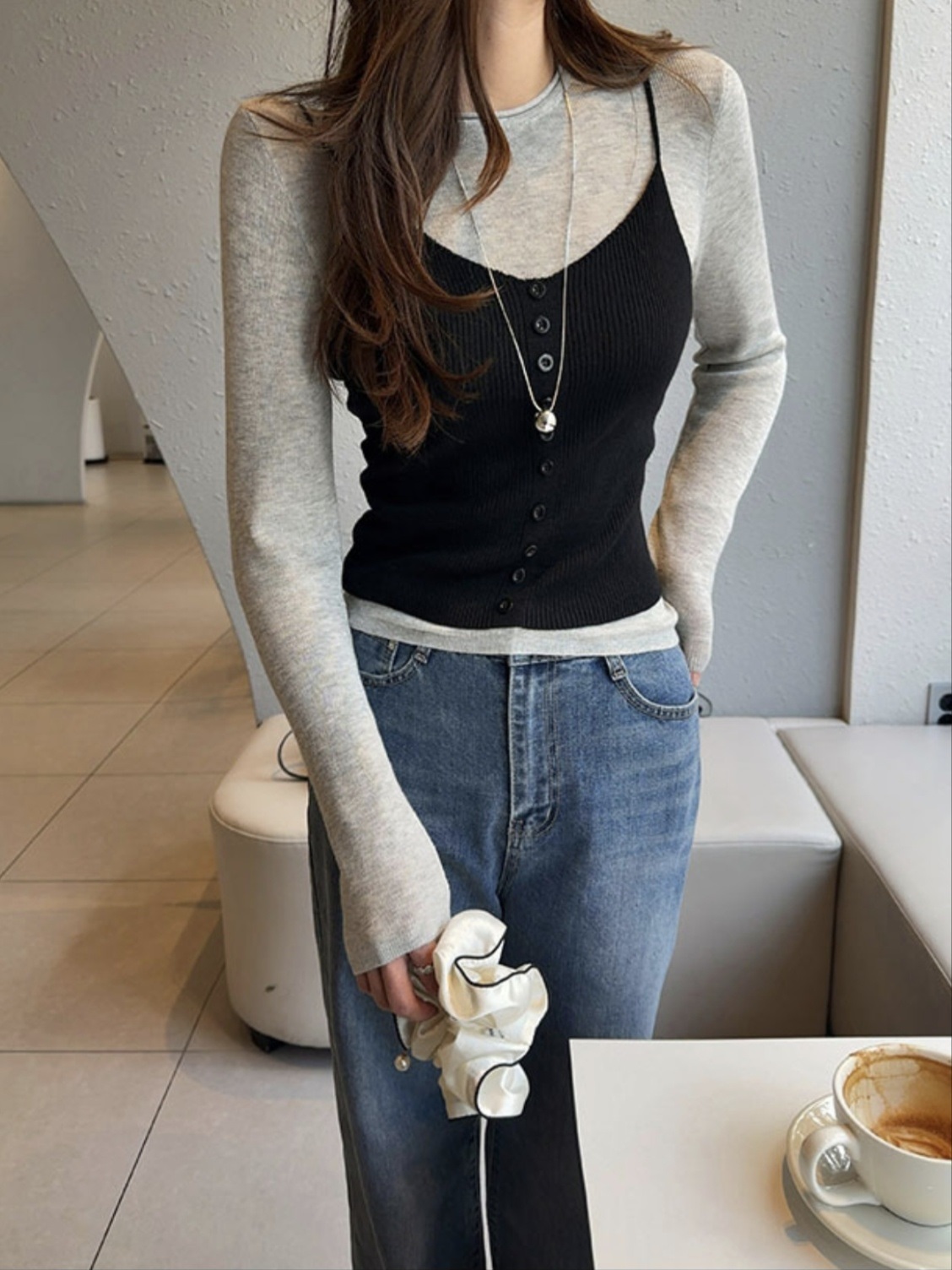 ラウンドネックVネックレイヤード風ニット | 詳細画像2