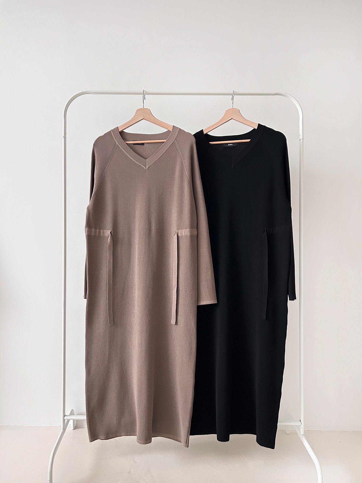 ニットVネックドローストリングロング長袖ワンピース | 詳細画像2