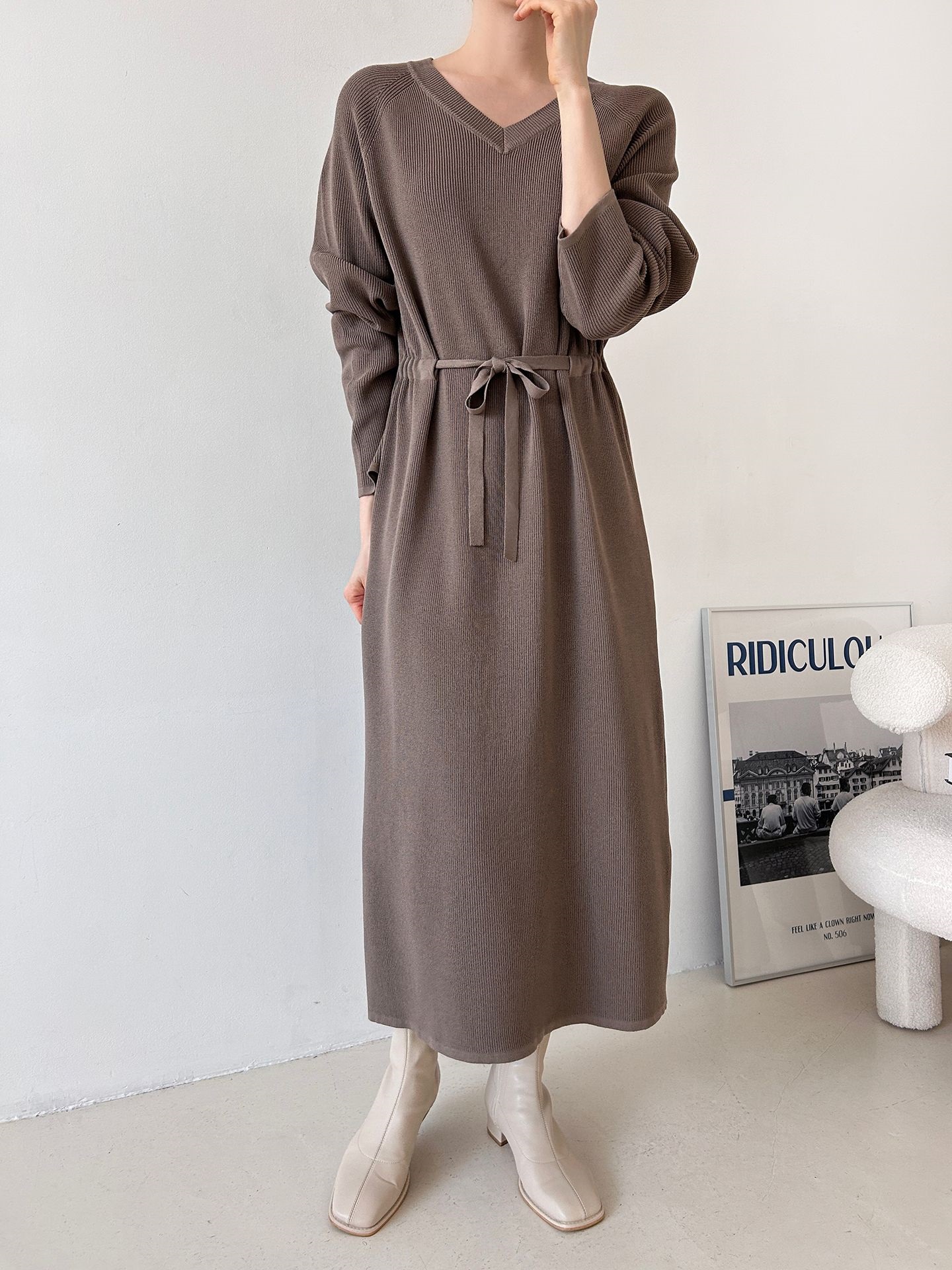 ニットVネックドローストリングロング長袖ワンピース | 詳細画像15