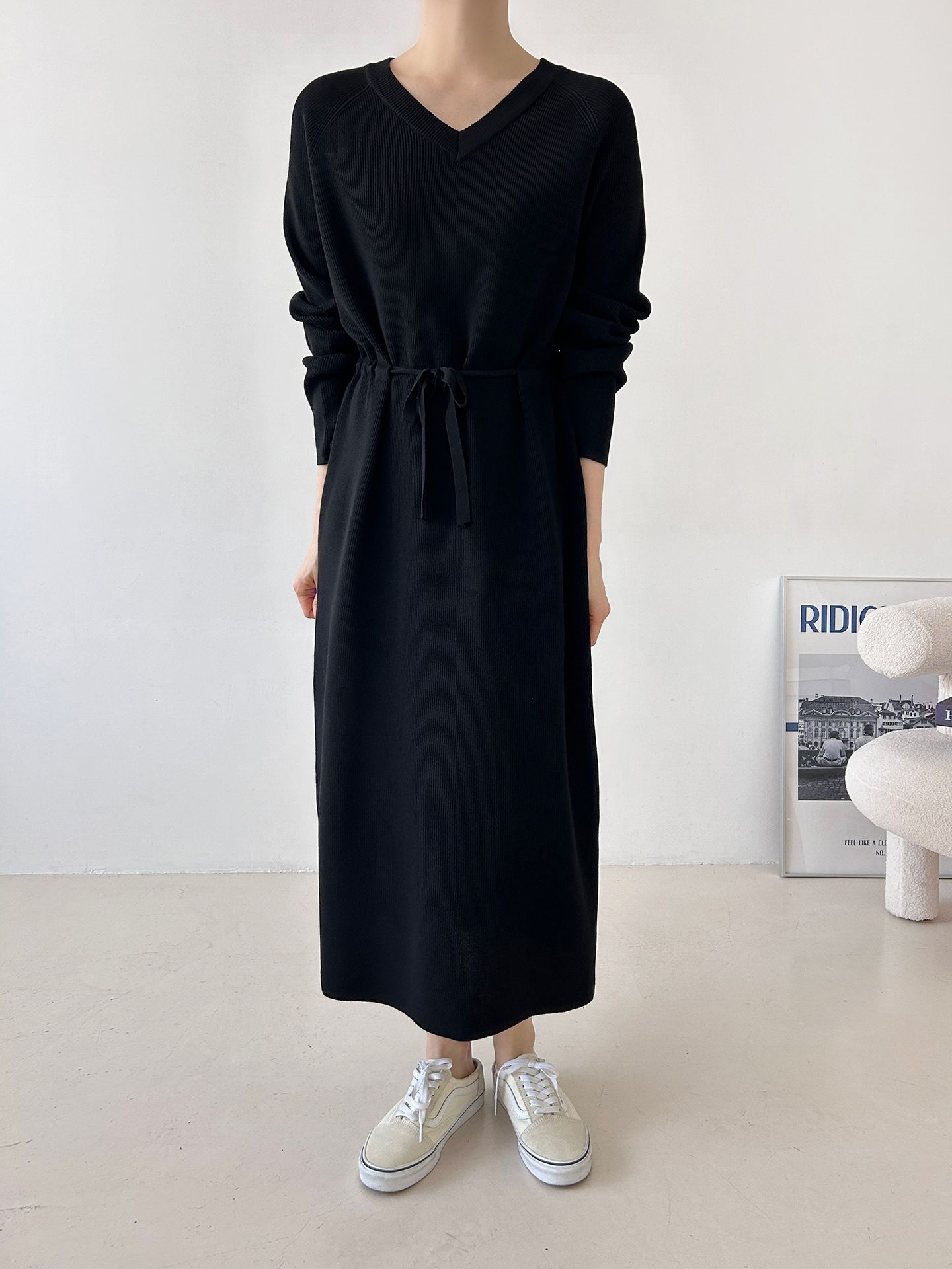 ニットVネックドローストリングロング長袖ワンピース | 詳細画像24