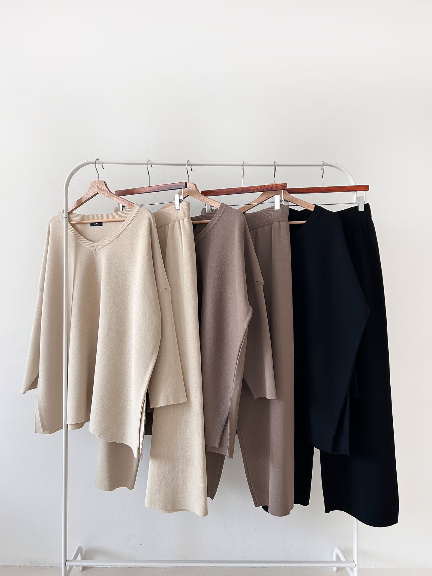 Vネックスリットベーシックウエストゴムルーズ無地セットアップパンツニット | 詳細画像2