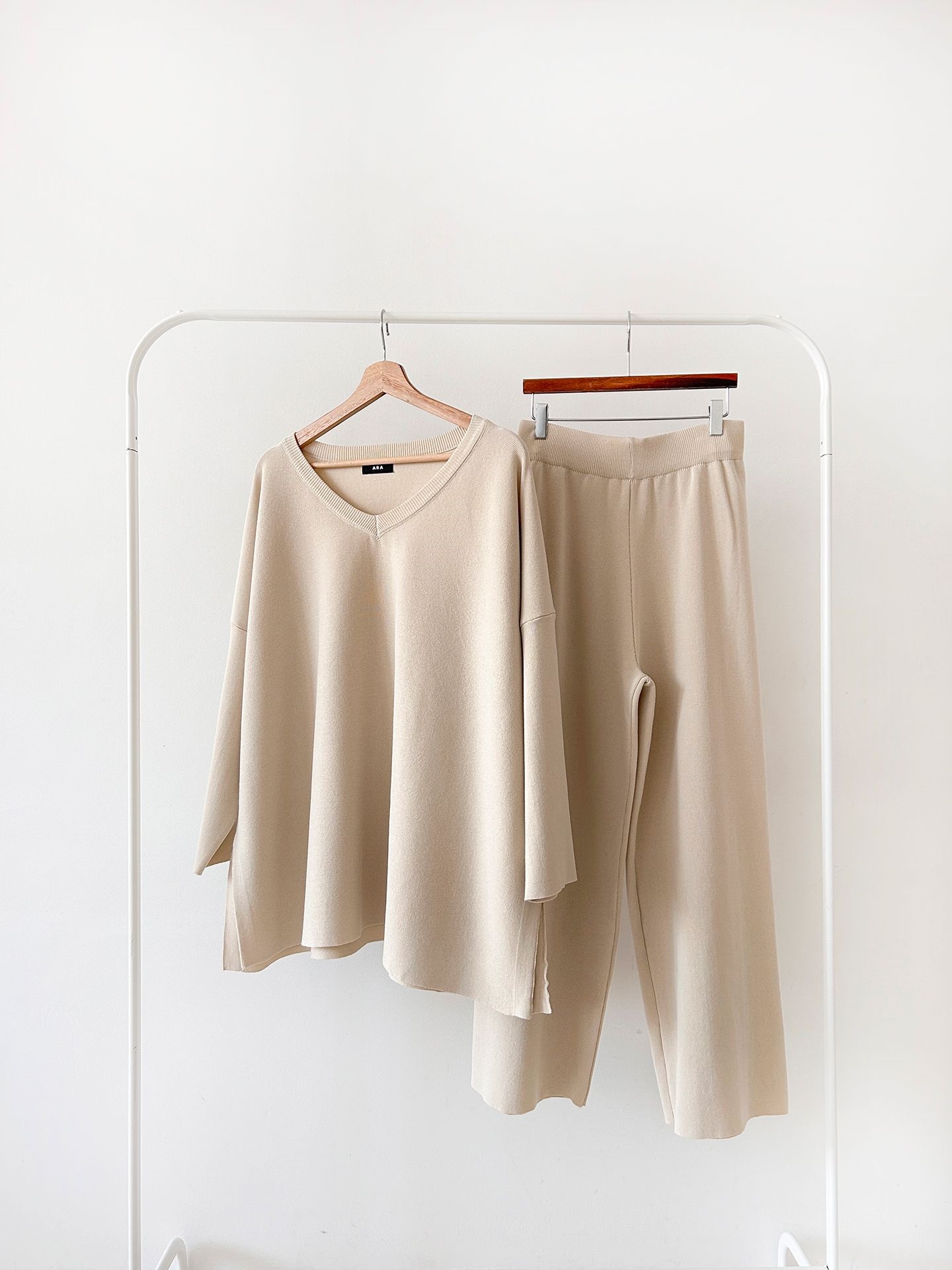 Vネックスリットベーシックウエストゴムルーズ無地セットアップパンツニット | 詳細画像37