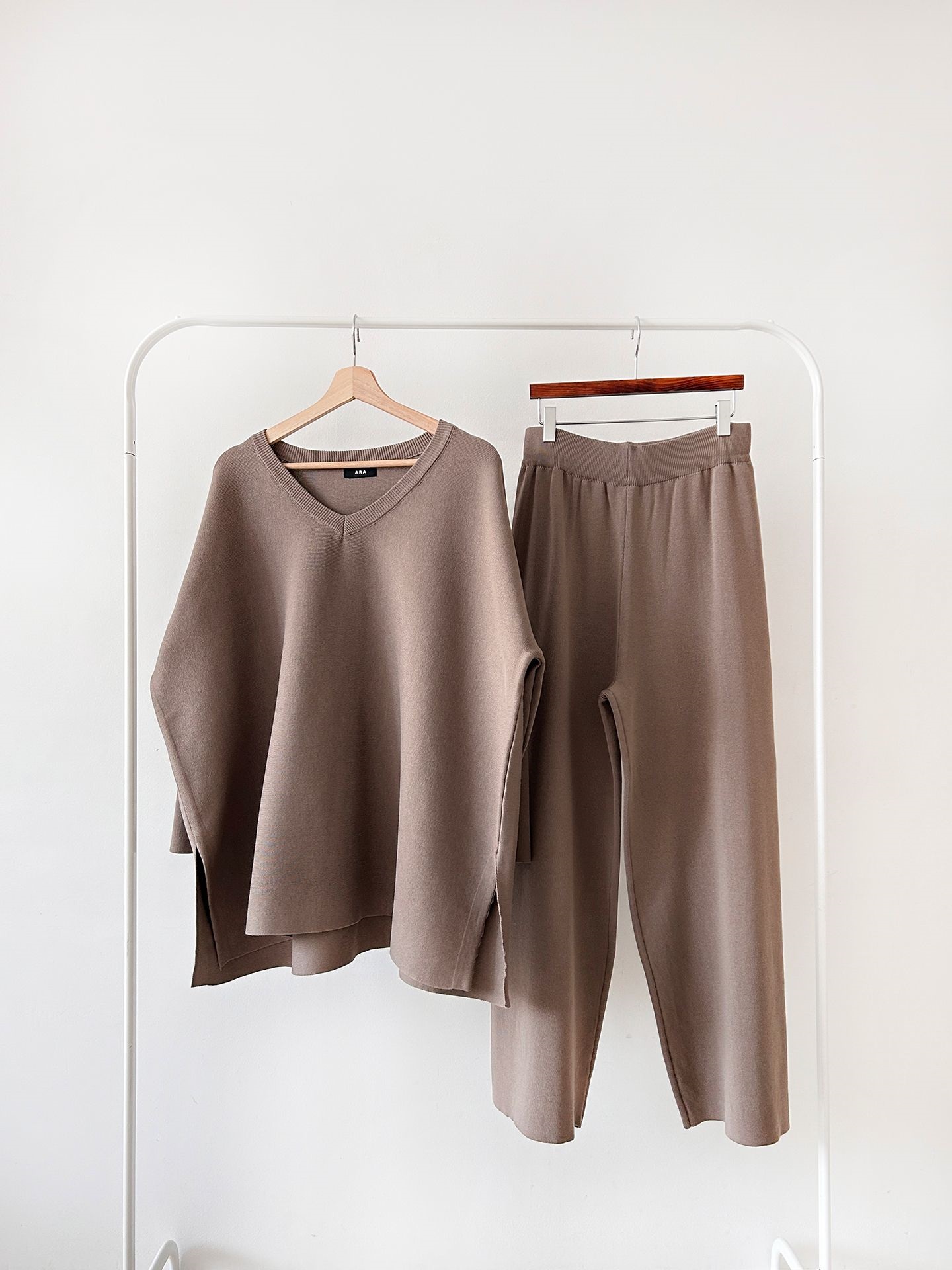 Vネックスリットベーシックウエストゴムルーズ無地セットアップパンツニット | 詳細画像38