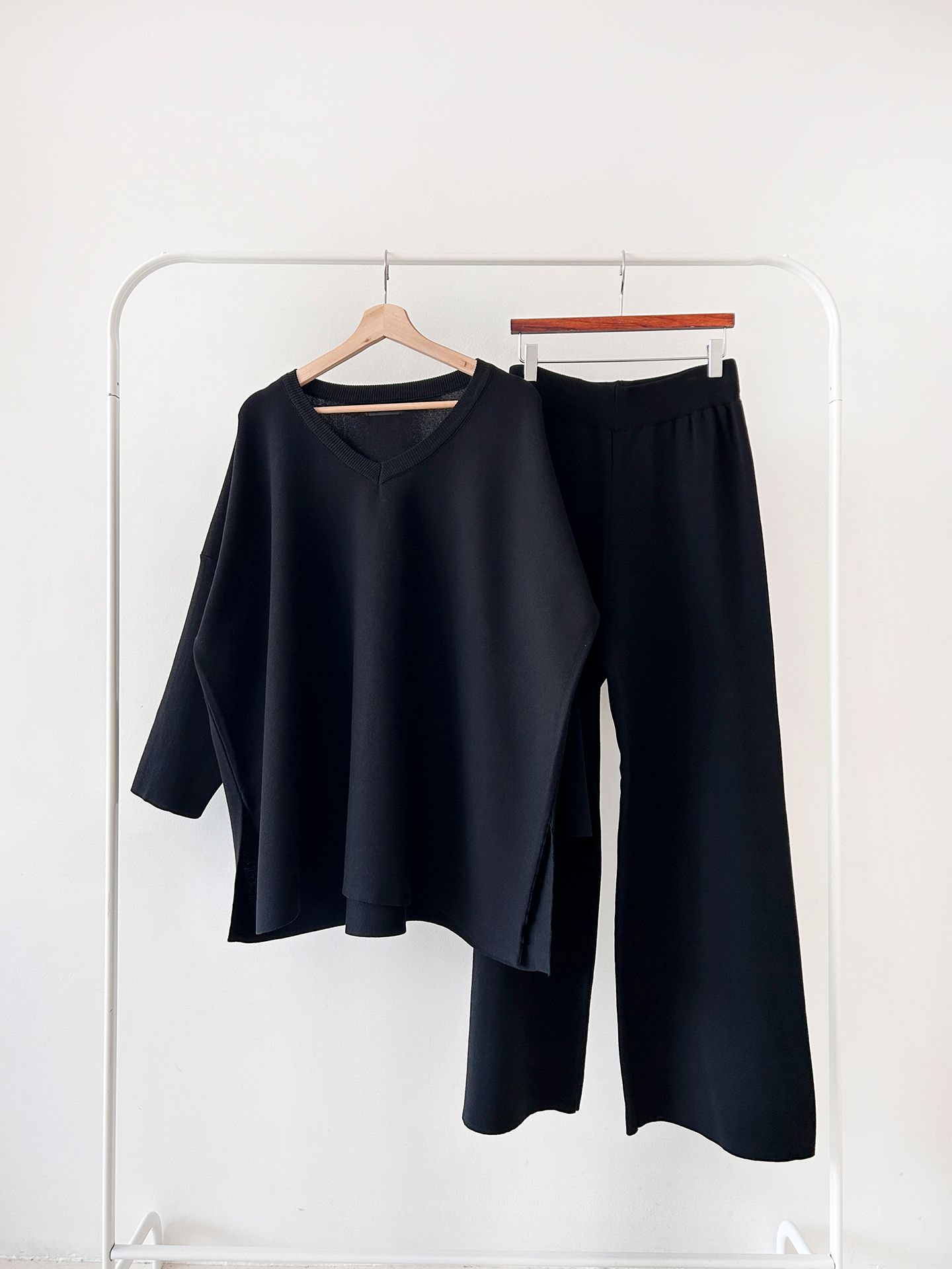 Vネックスリットベーシックウエストゴムルーズ無地セットアップパンツニット | 詳細画像39