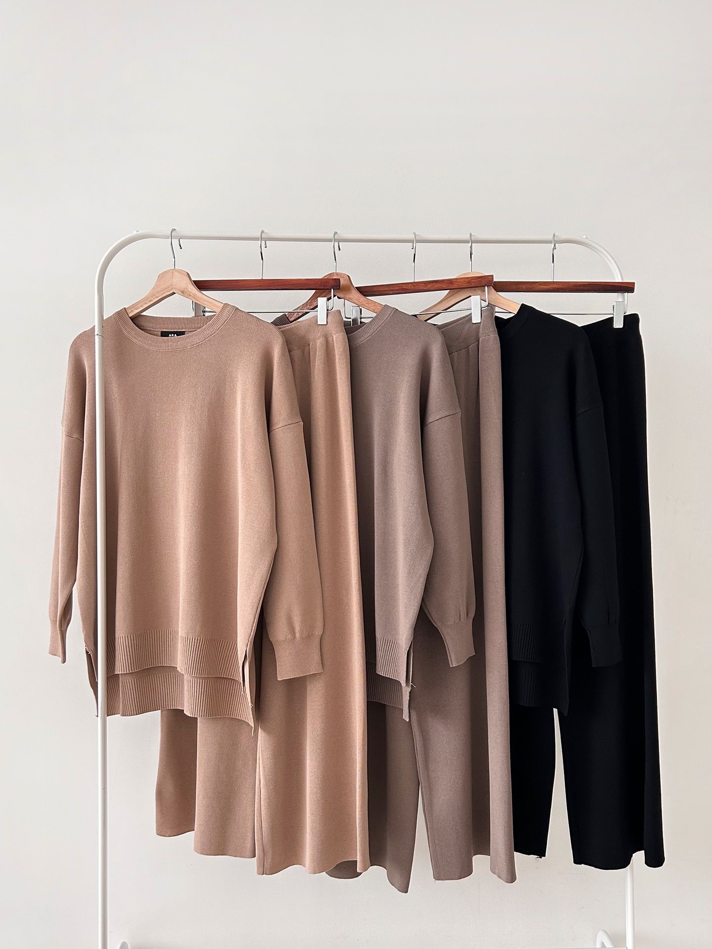 ラウンドネックドローストリングスリットウエストゴムルーズセットアップパンツニット | 詳細画像2