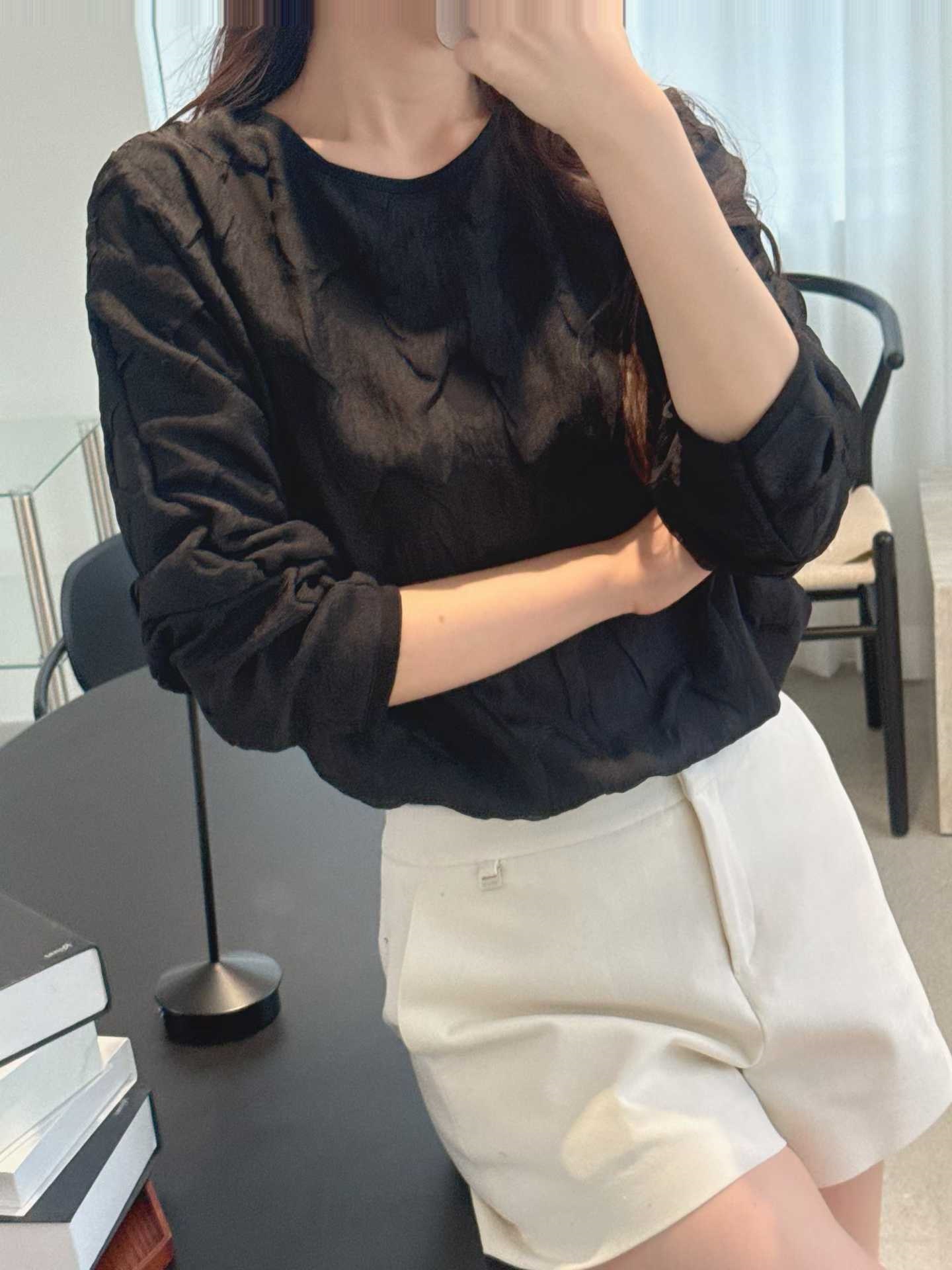 ラウンドネックウエストゴム長袖エンボスブラウス | 詳細画像4