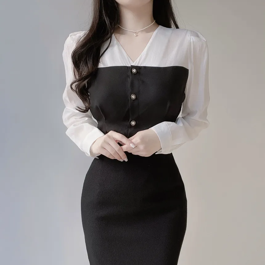 コンビVネックレイヤード風パフスリーブ長袖ペプラムパール調ボタンブラウス | mirangmirang | 詳細画像2