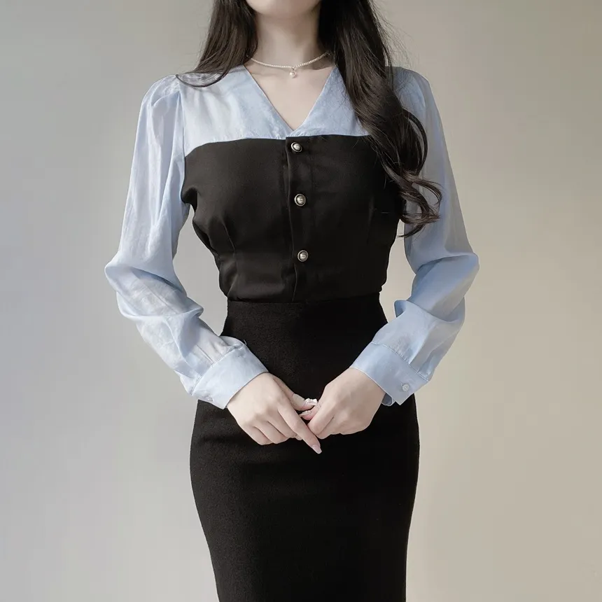 コンビVネックレイヤード風パフスリーブ長袖ペプラムパール調ボタンブラウス | mirangmirang | 詳細画像18