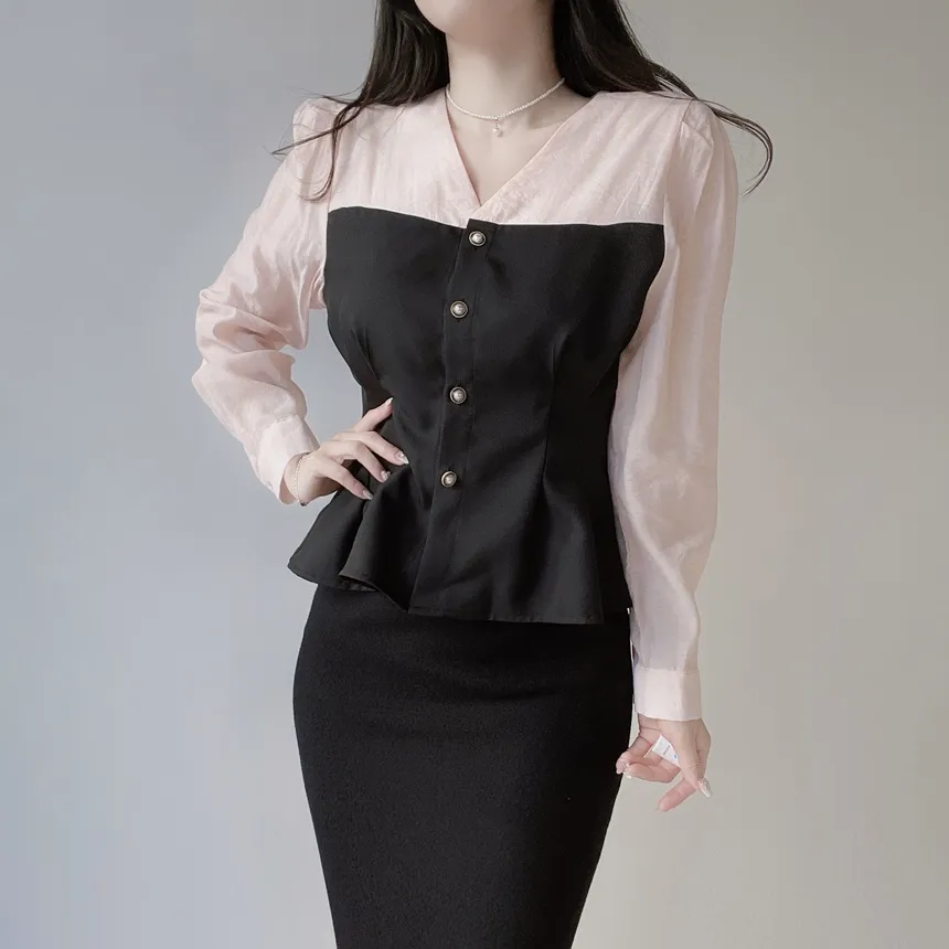 コンビVネックレイヤード風パフスリーブ長袖ペプラムパール調ボタンブラウス | mirangmirang | 詳細画像24