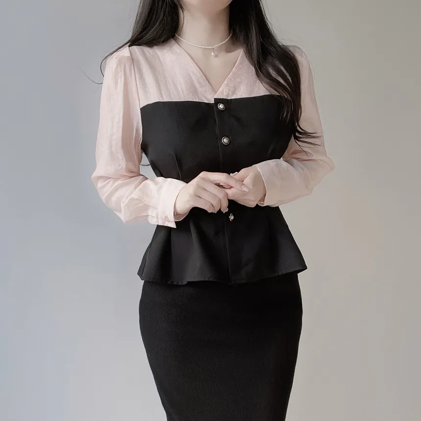 コンビVネックレイヤード風パフスリーブ長袖ペプラムパール調ボタンブラウス | mirangmirang | 詳細画像25