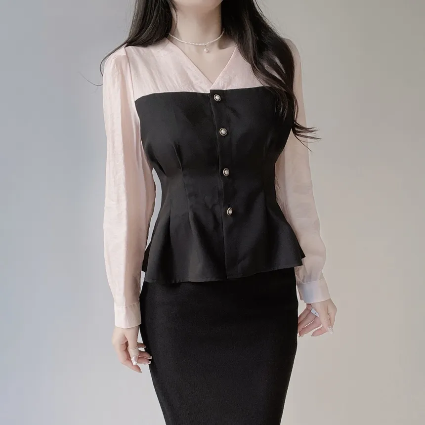 コンビVネックレイヤード風パフスリーブ長袖ペプラムパール調ボタンブラウス | mirangmirang | 詳細画像26