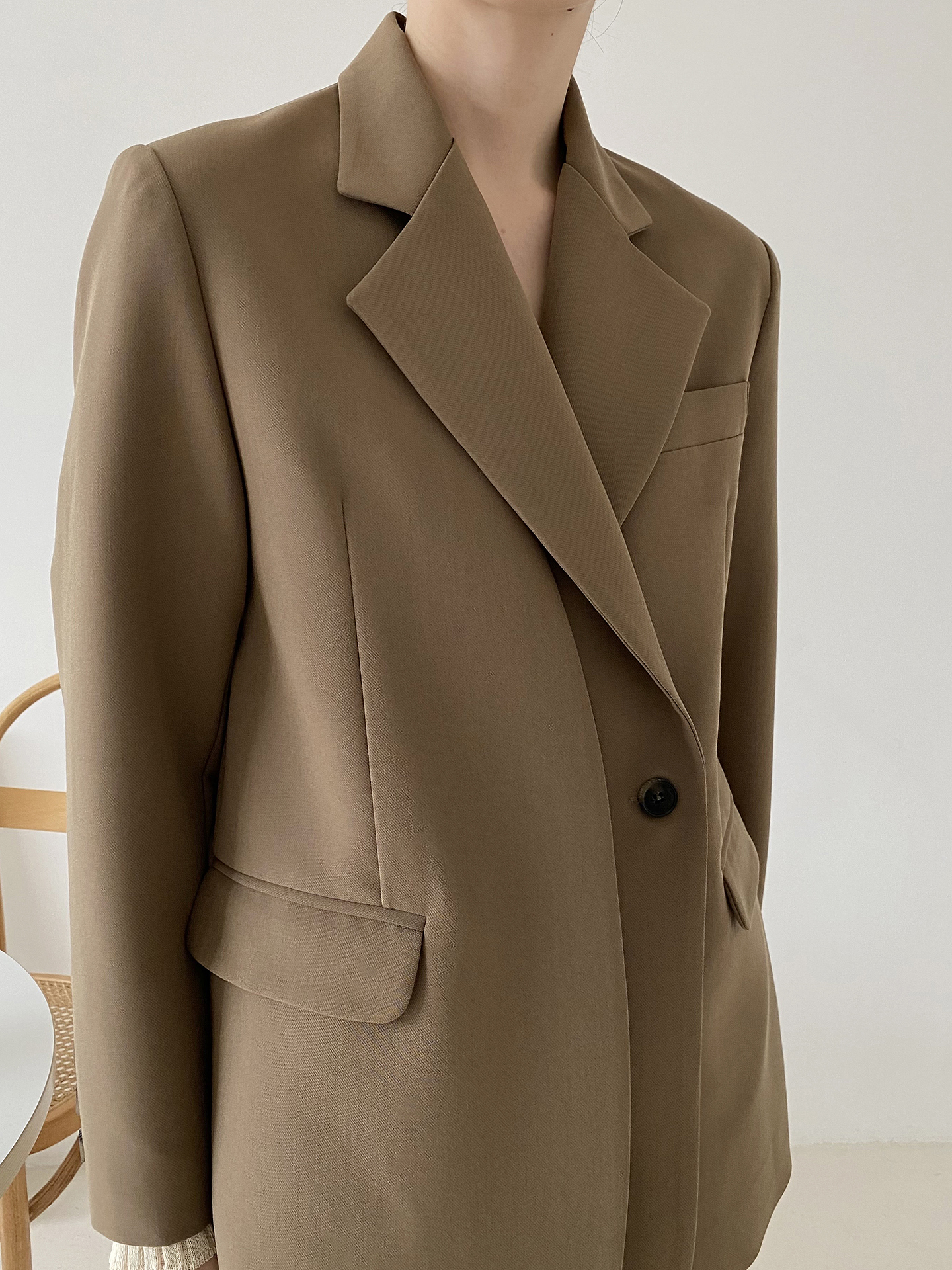 肩パッドオープンカラーラインオーバーサイズボクシー長袖フラップポケットワンボタンボタンスリーブボーイフィット無地ジャケット | 詳細画像7