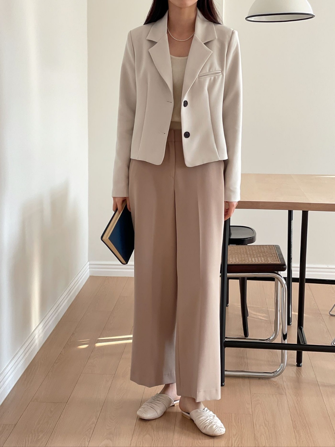 カラーラインショート長袖ワンポケットツーボタン無地ジャケット | 詳細画像2