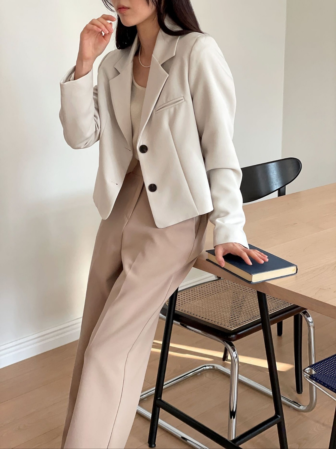 カラーラインショート長袖ワンポケットツーボタン無地ジャケット | 詳細画像3