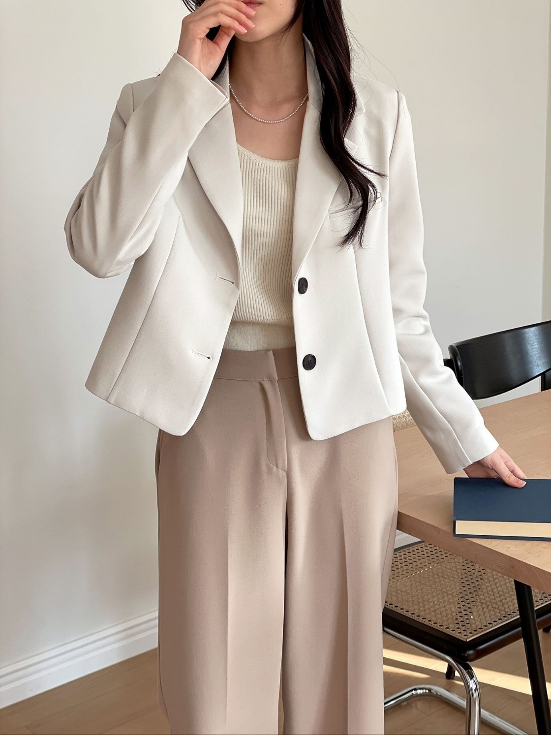 カラーラインショート長袖ワンポケットツーボタン無地ジャケット | 詳細画像4