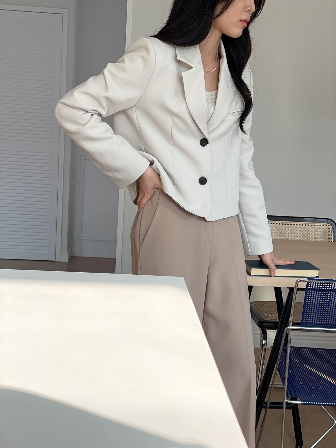 カラーラインショート長袖ワンポケットツーボタン無地ジャケット | 詳細画像5