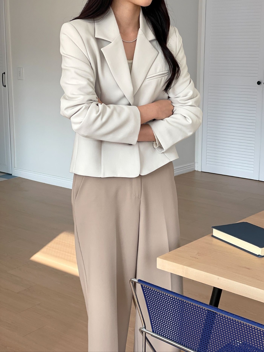 カラーラインショート長袖ワンポケットツーボタン無地ジャケット | 詳細画像7