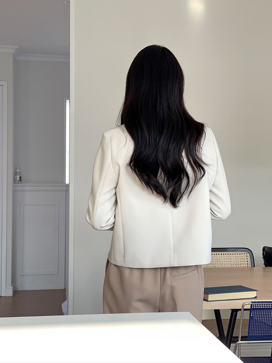 カラーラインショート長袖ワンポケットツーボタン無地ジャケット | 詳細画像13