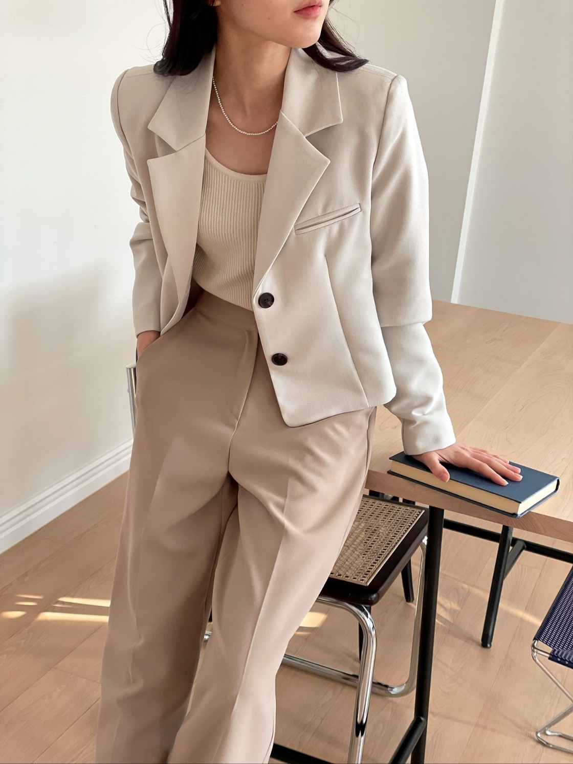 カラーラインショート長袖ワンポケットツーボタン無地ジャケット | 詳細画像16