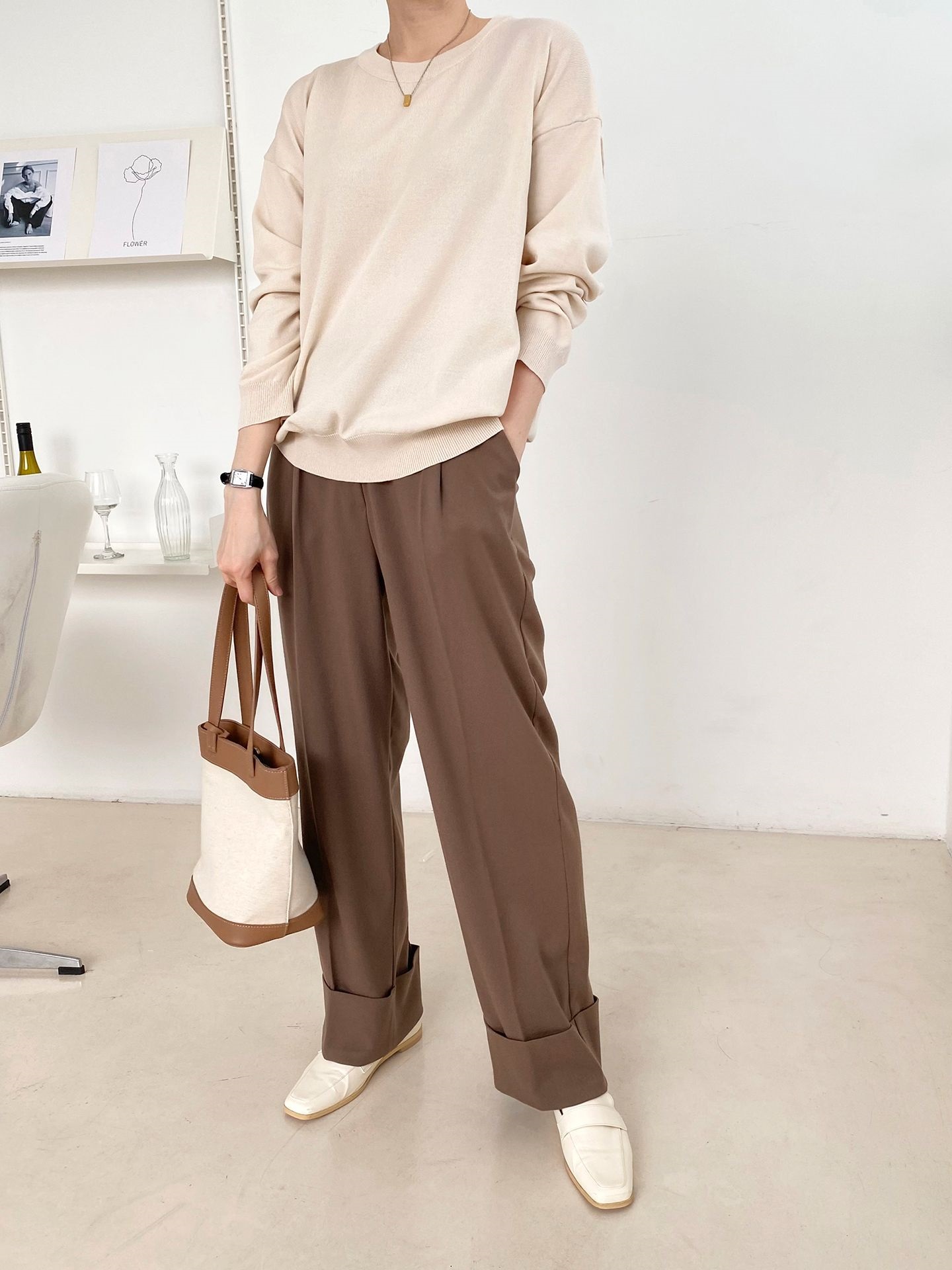 ラウンドネックルーズ長袖ドロップショルダー無地ニット | 詳細画像4