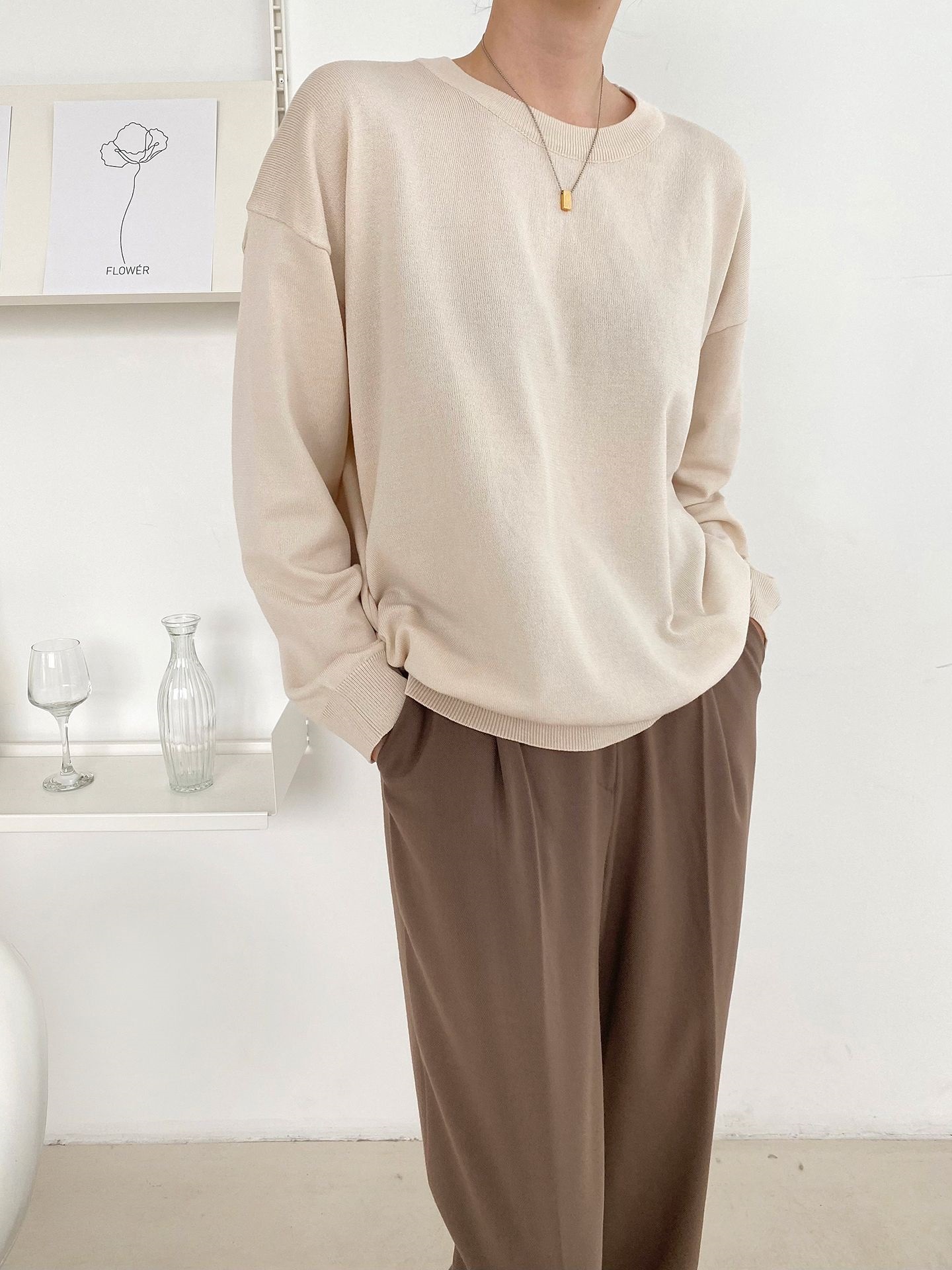 ラウンドネックルーズ長袖ドロップショルダー無地ニット | 詳細画像8