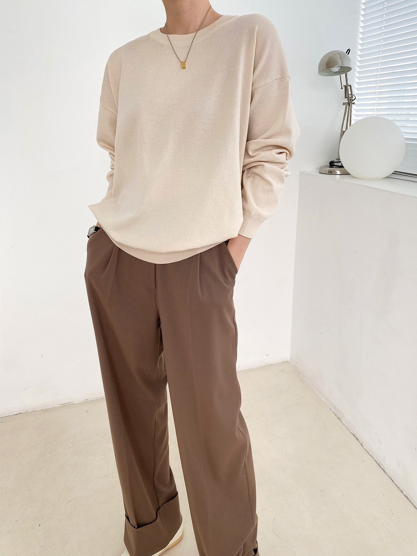 ラウンドネックルーズ長袖ドロップショルダー無地ニット | 詳細画像11