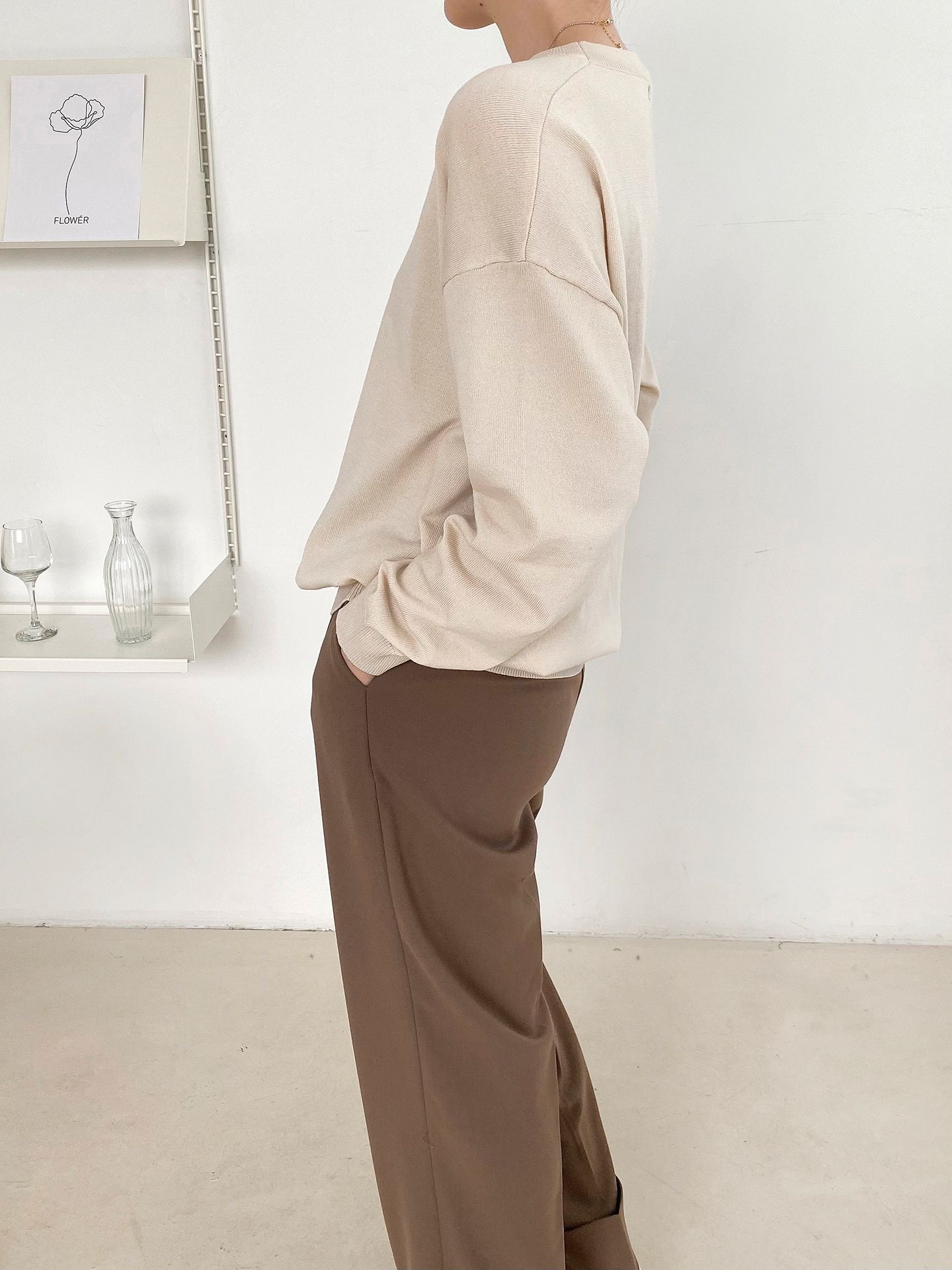 ラウンドネックルーズ長袖ドロップショルダー無地ニット | 詳細画像15