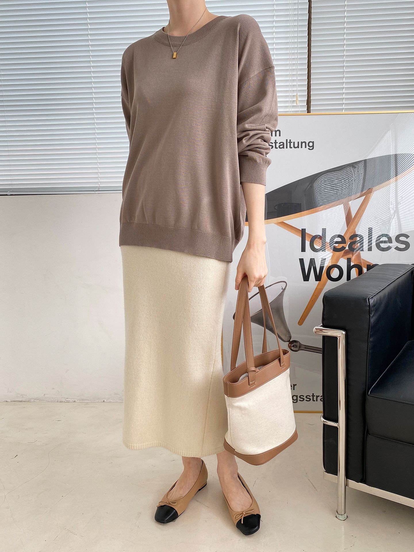 ラウンドネックルーズ長袖ドロップショルダー無地ニット | 詳細画像22