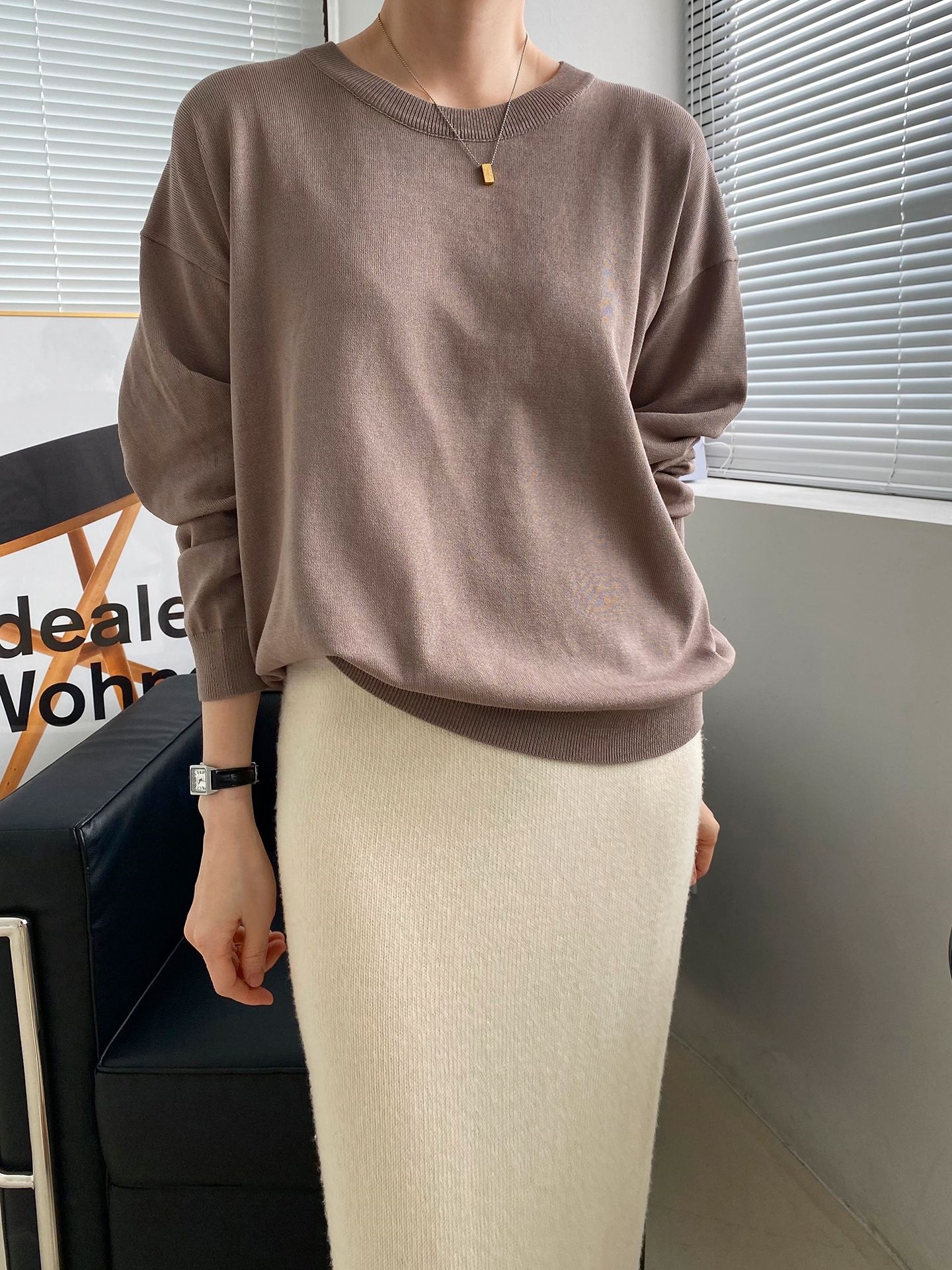 ラウンドネックルーズ長袖ドロップショルダー無地ニット | 詳細画像25