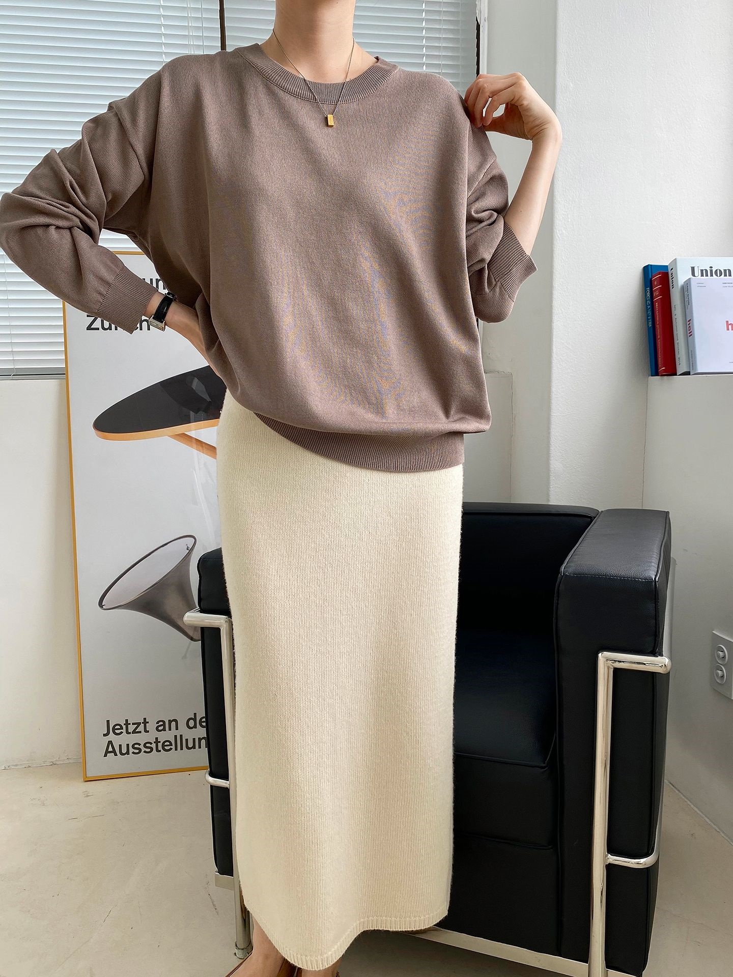 ラウンドネックルーズ長袖ドロップショルダー無地ニット | 詳細画像26