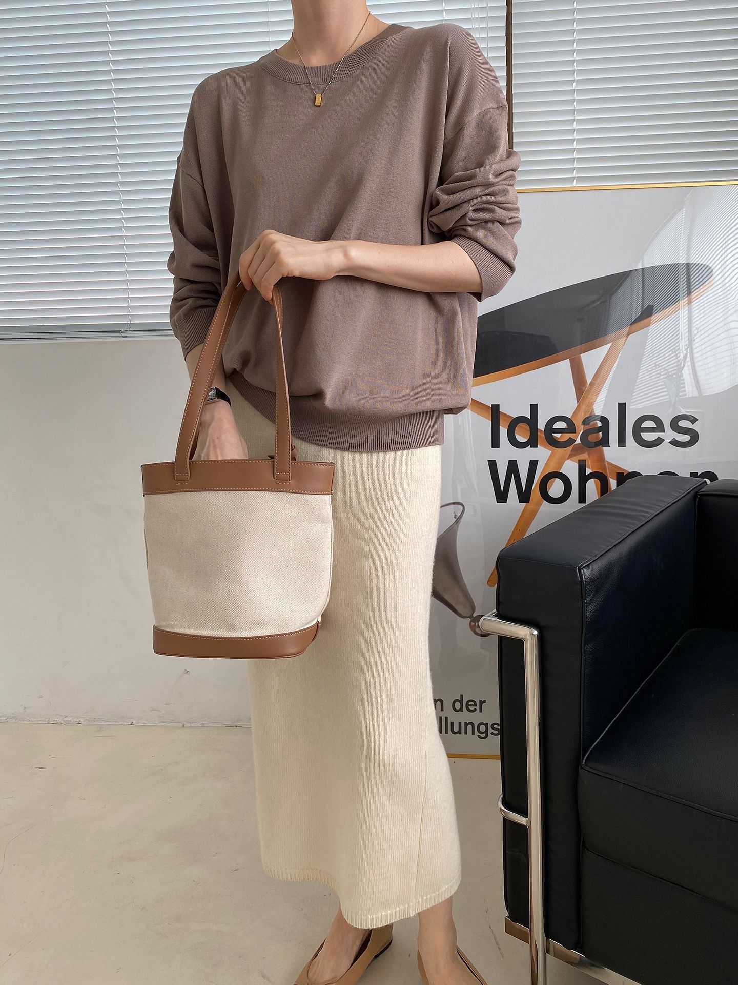 ラウンドネックルーズ長袖ドロップショルダー無地ニット | 詳細画像27